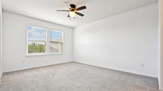Building Photo - 141 Miracle Dr