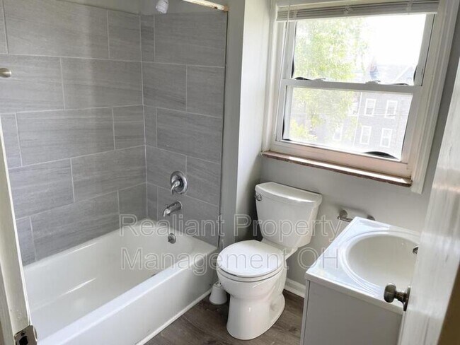 Building Photo - 2352 Harper Ave