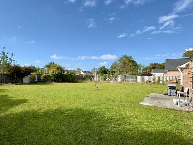 Building Photo - 3BR/2FB.$2200 per month