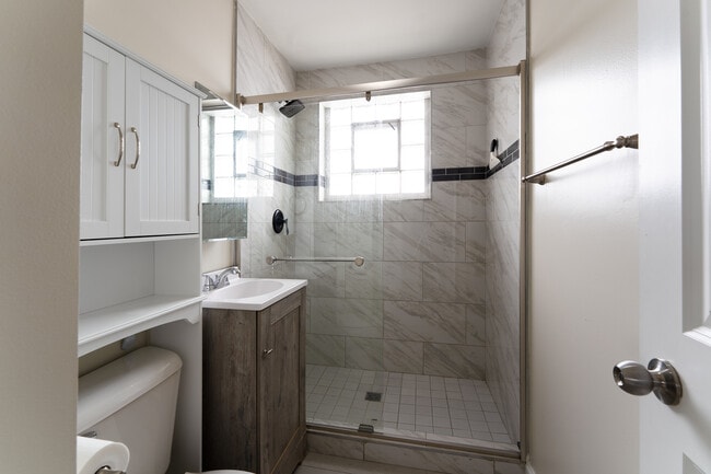 Building Photo - 1826 N 40th Ave