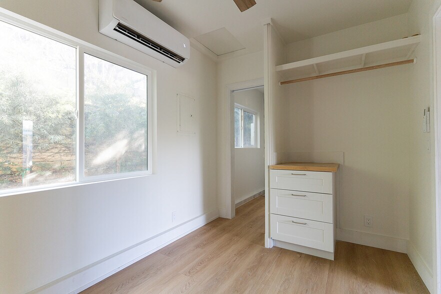 Building Photo - 2841 Los Feliz Dr