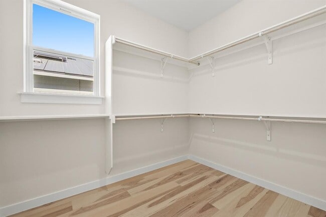 Building Photo - 4801 Sara Dr