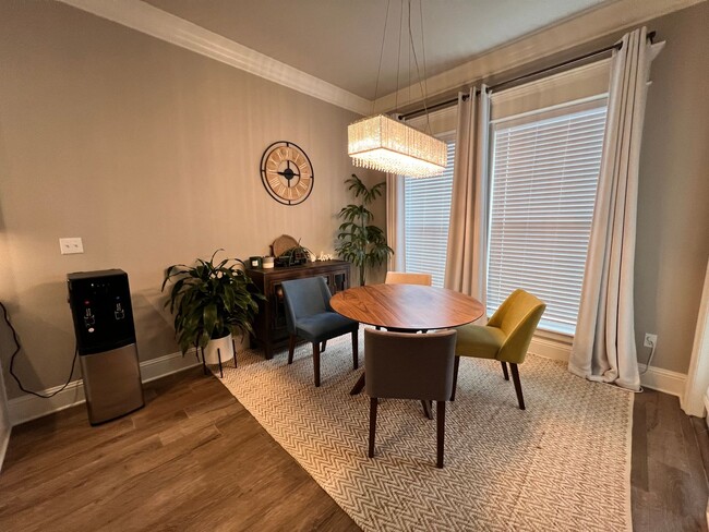 Building Photo - 4 BEDROOM/3 BATH SPACIOUS IN GATED COMMUNITY