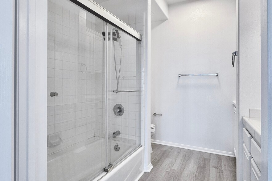 Building Photo - 235 Market St