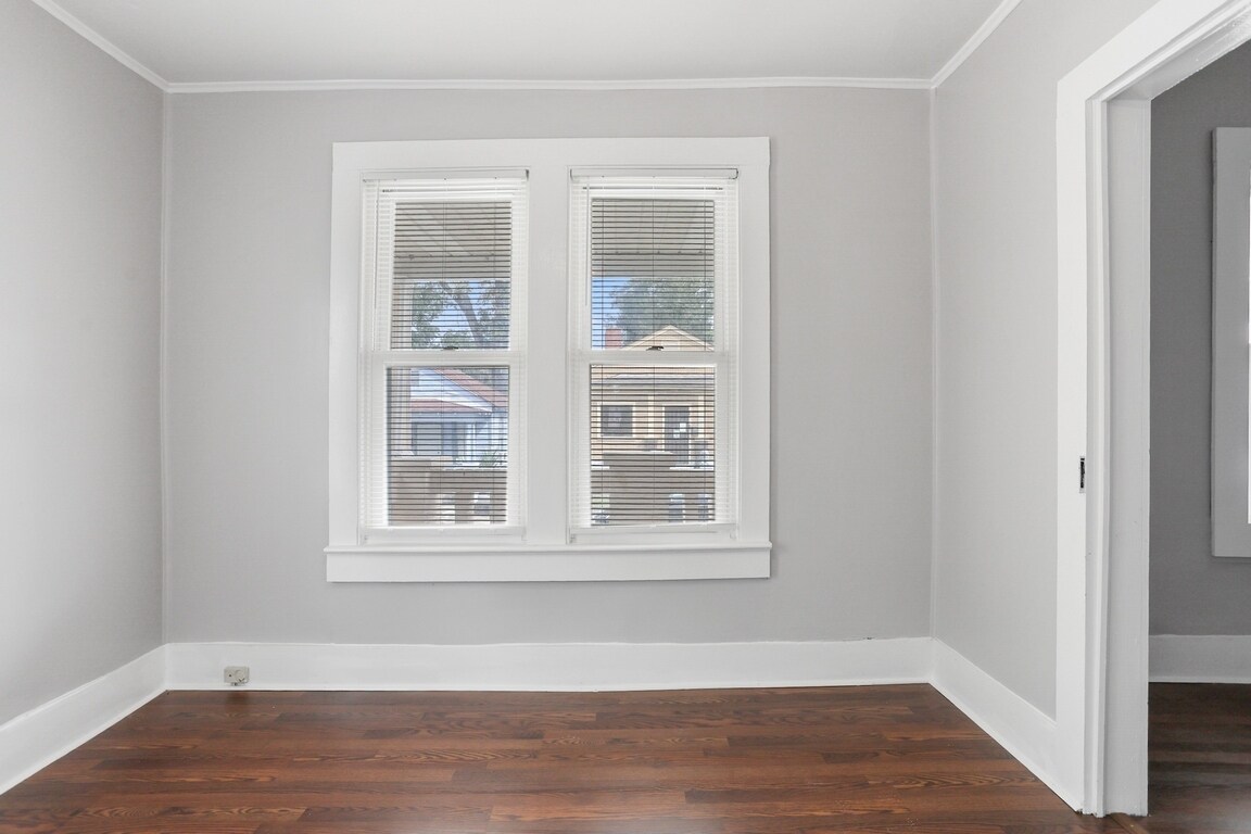 Building Photo - 1023 W 37th St