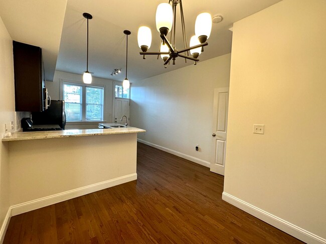 Building Photo - Charming  2Bed/2Bath in Patterson Park