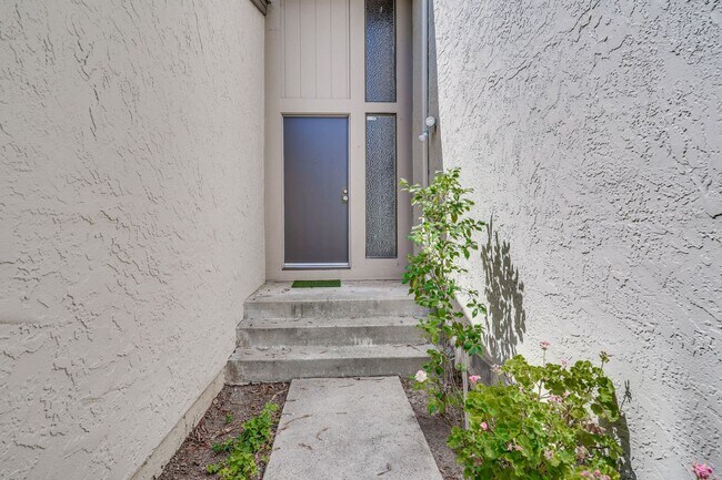 Building Photo - 6651 Bunker Hill Ct