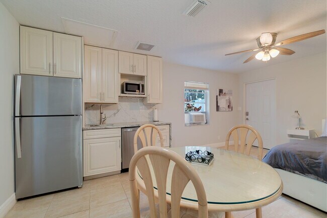 Building Photo - 13660 Folkestone Ct