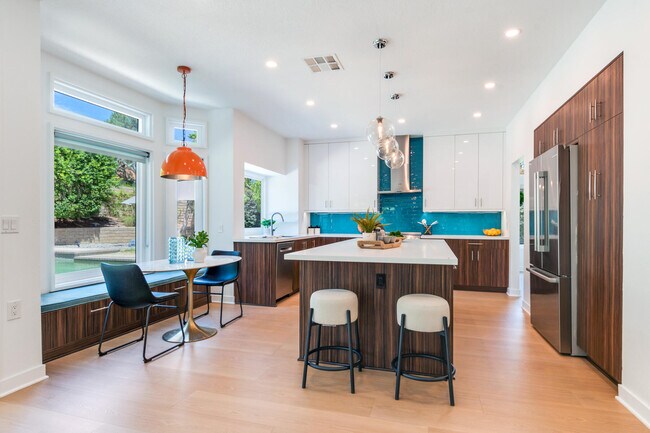Building Photo - 403 Cypress Point Dr