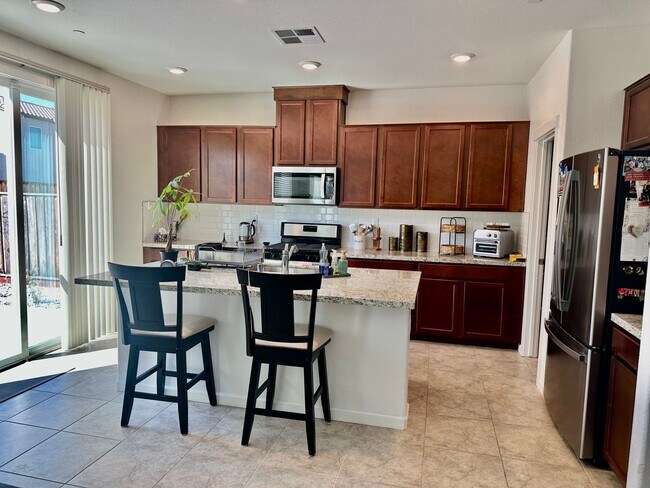Building Photo - Gorgeous newer home in gated community wit...