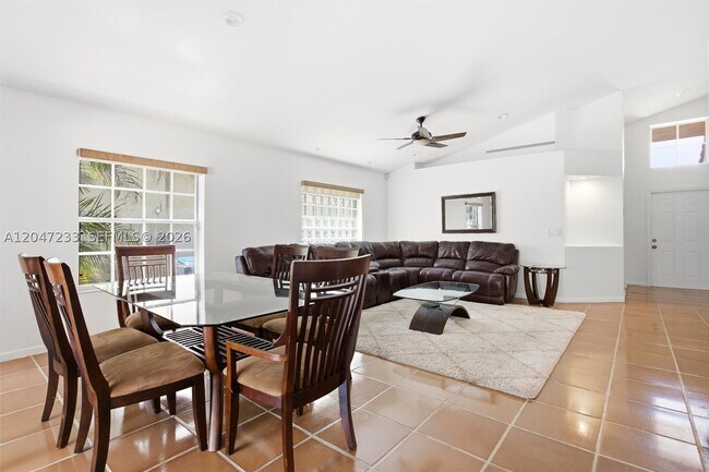 Building Photo - 411 Bermuda Springs Dr