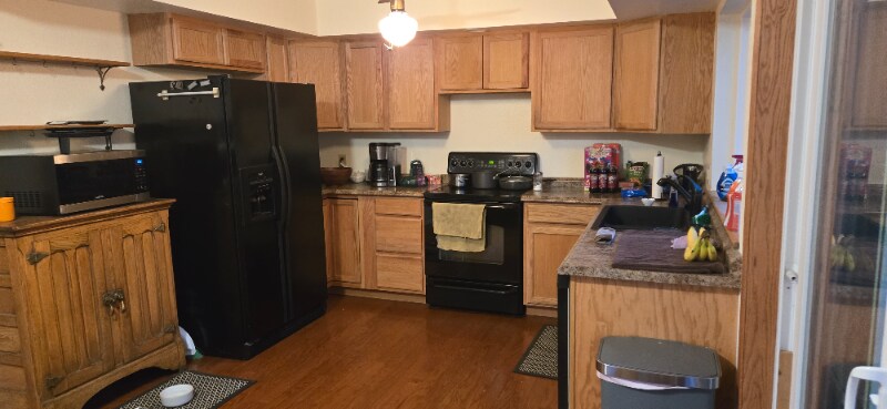 Building Photo - 138 Willow Pl S