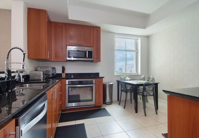 Primary Photo - 3340 NE 190th St