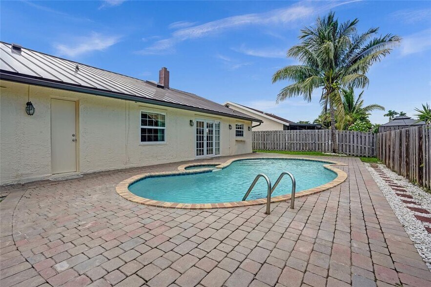 Building Photo - 8511 NW 54th St