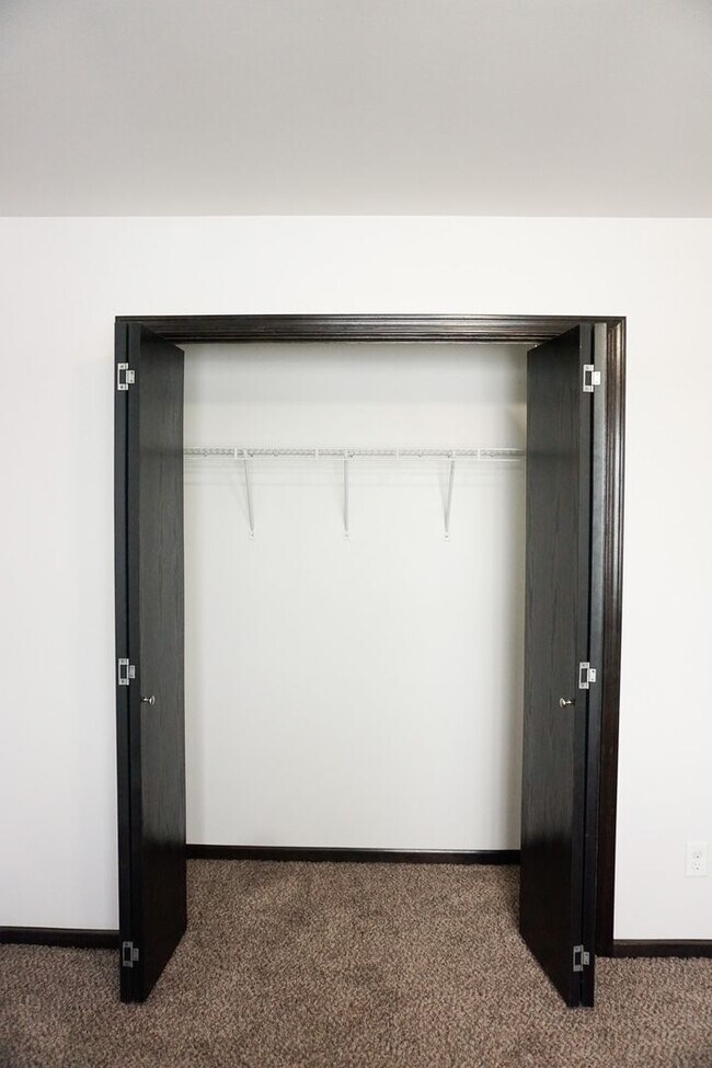 Building Photo - 3 Bed 3 Bath Twin Home