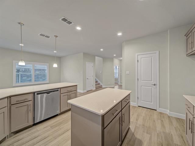 Building Photo - 2305 Coyote Way