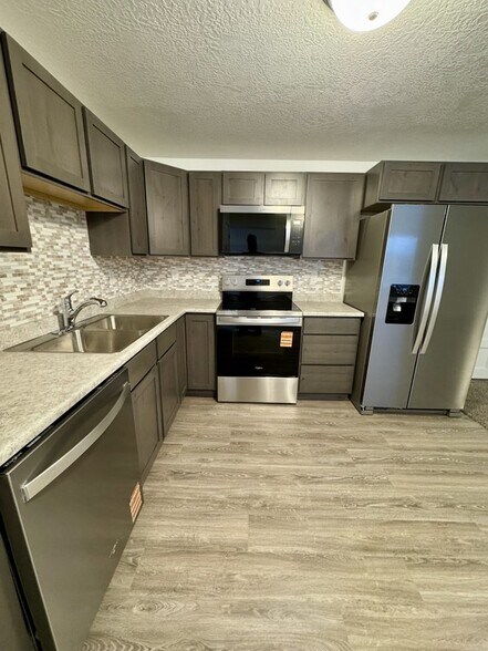Building Photo - 1131 High Plns Dr