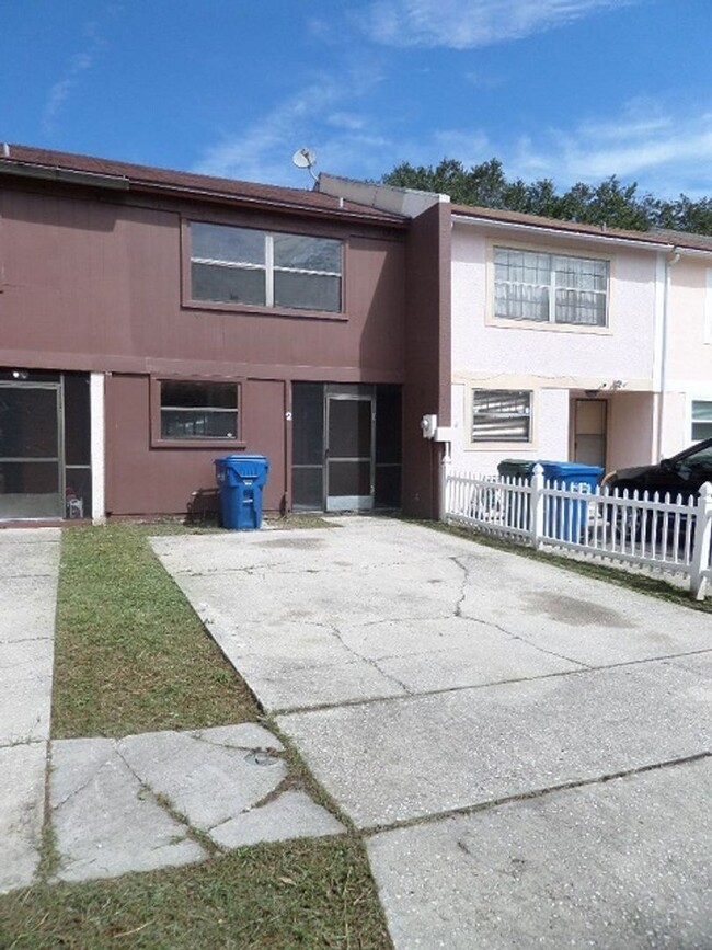 Building Photo - Spacious 2bdrm/1.5bath Townhome ** Ready N...