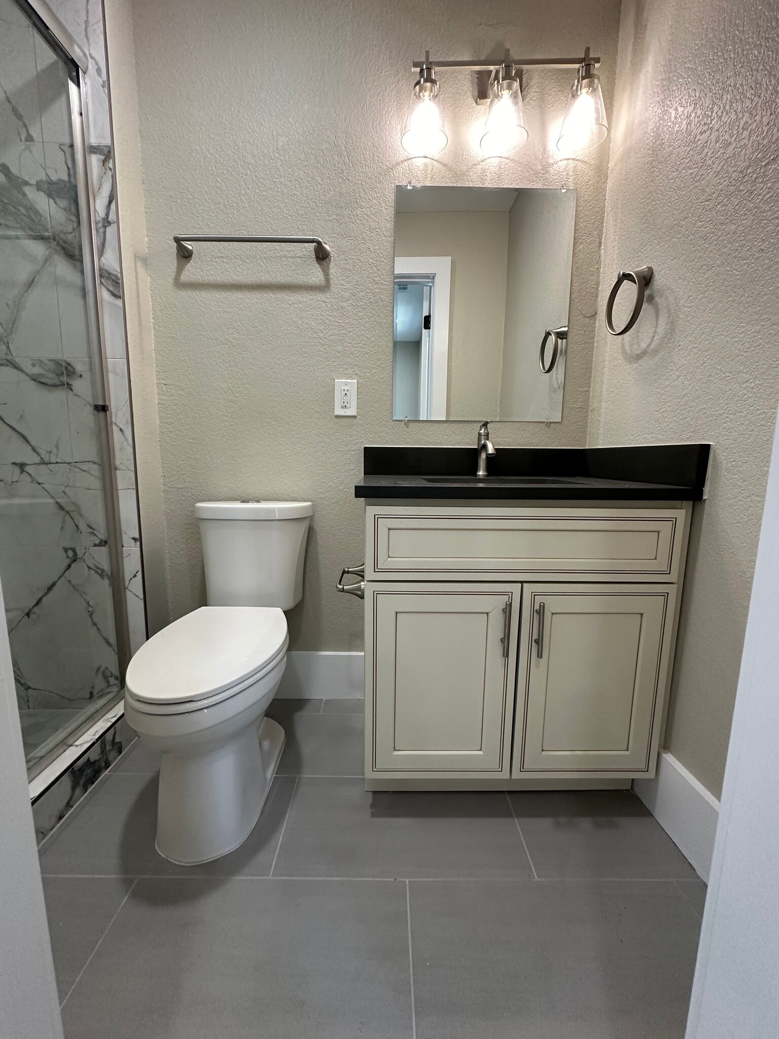 ensuite bath #2 - 206 W 5th Ave