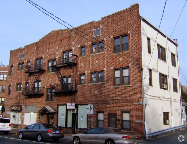 Building Photo - 117 S Washington Ave