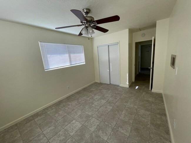 Building Photo - Apple Valley Home 4 Bedrooms, 2 Bathrooms,...