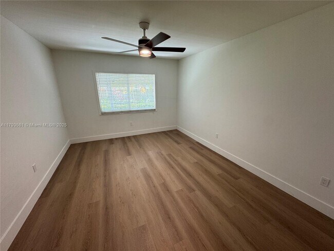 Building Photo - 4780 Pine Tree Dr