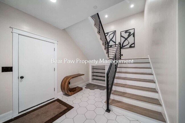 Building Photo - Gorgeous Home on Bear Mountain!