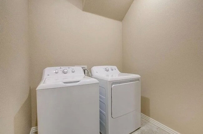 Building Photo - Wish & Leverette Townhomes
