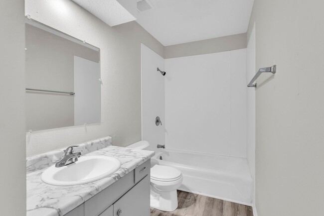 Building Photo - Amazing Townhomes
