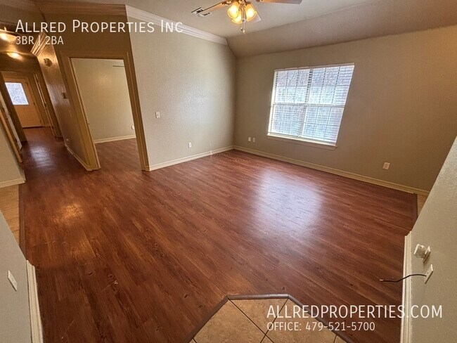 Building Photo - 24 S Ray Ave