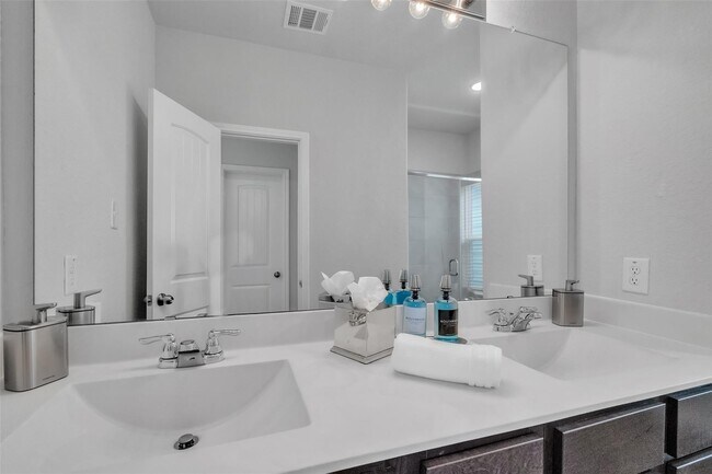 Building Photo - 24902 Landolfi Dr