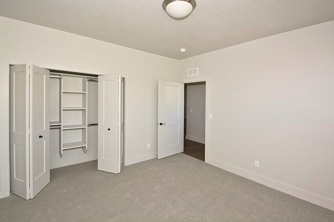 Building Photo - One of a Kind-3 Bedroom and 3 Bathroom Luxury Townhouse in Harris Ranch.