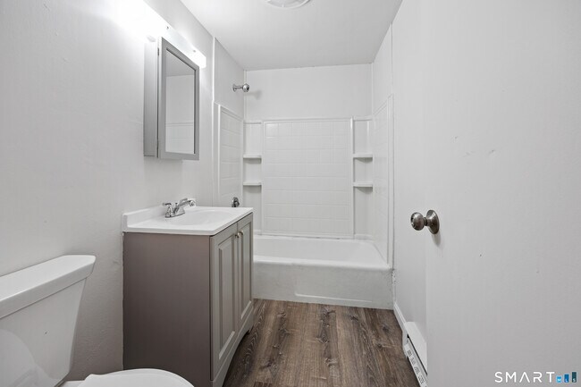 Building Photo - 9 Maple Ave