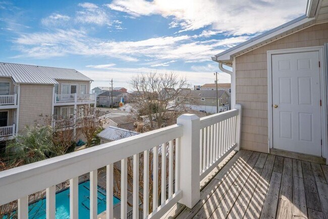 Building Photo - TIME TO SECURE A FURNISHED PROPERTY FOR THE FALL OF '26-SPRING OF '27