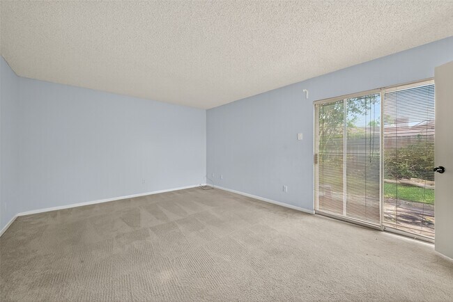 Building Photo - 2818 Crest Park Dr