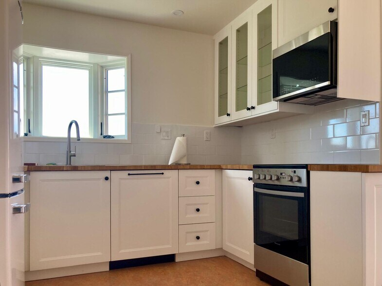 kitchen - 624 Bonair St