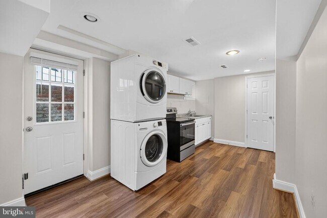 Building Photo - 406 Gilmoure Dr