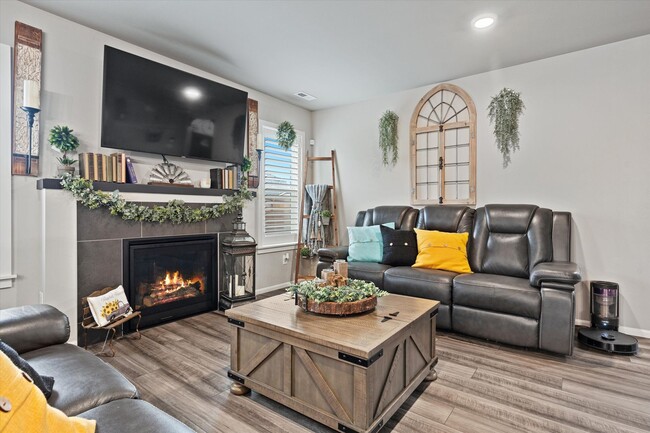Building Photo - Luxury 4BR Home in North Lacey with A/C, D...
