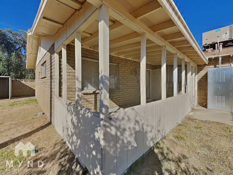 Building Photo - 47 W 11th Dr