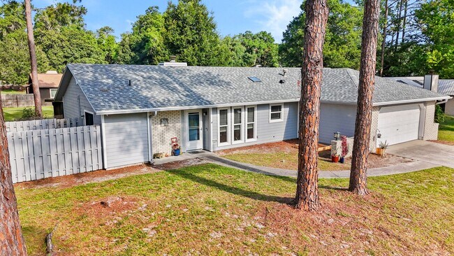 Building Photo - Beautifully updated 3 bedroom 2 bath home in Valwood