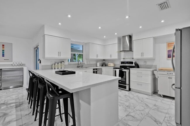 Building Photo - 2065 SW 28th Terrace