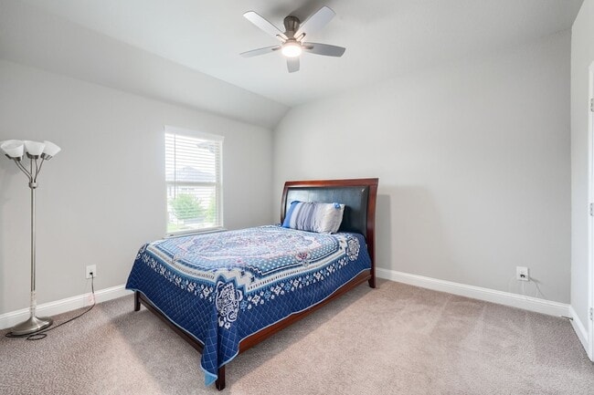 Building Photo - 929 Newcastle Dr