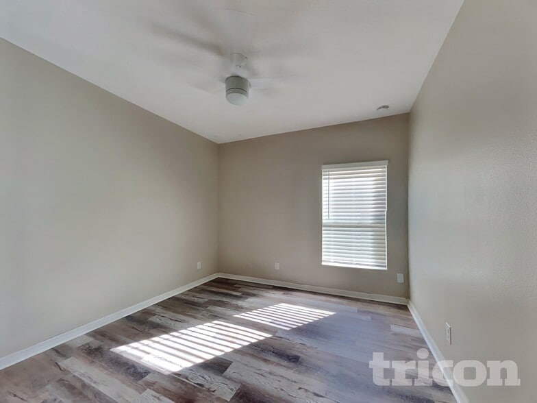 Building Photo - 4887 Rockvale Dr