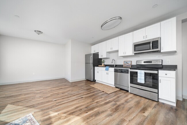 Building Photo - 170 Ridge Rd