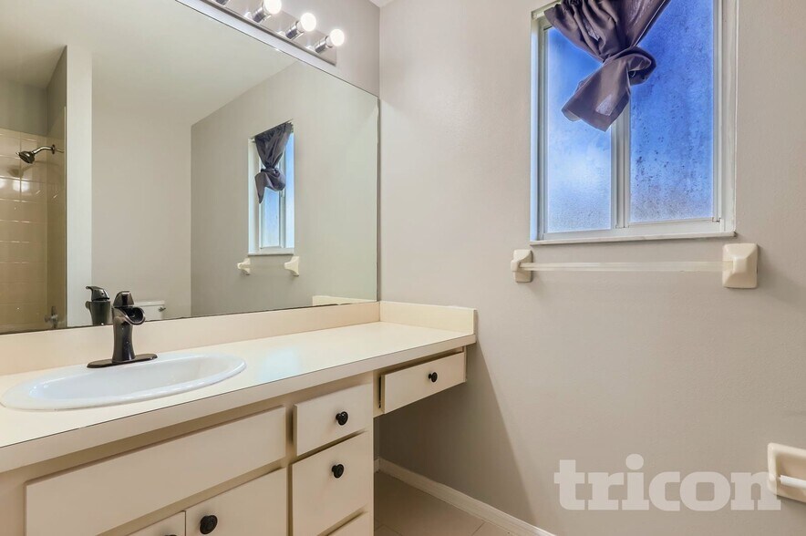 Building Photo - 28534 Tall Grass Dr