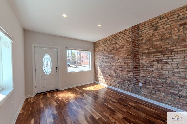 Building Photo - 2608 E Fayette St