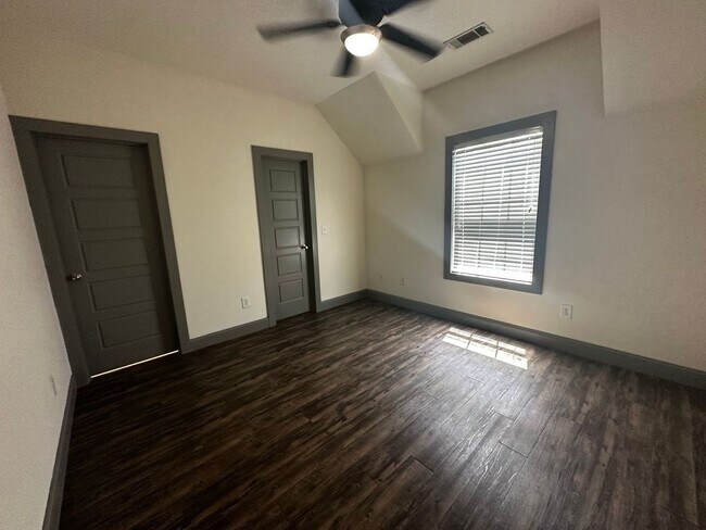 Building Photo - PRE-LEASING FOR AUGUST 2026!