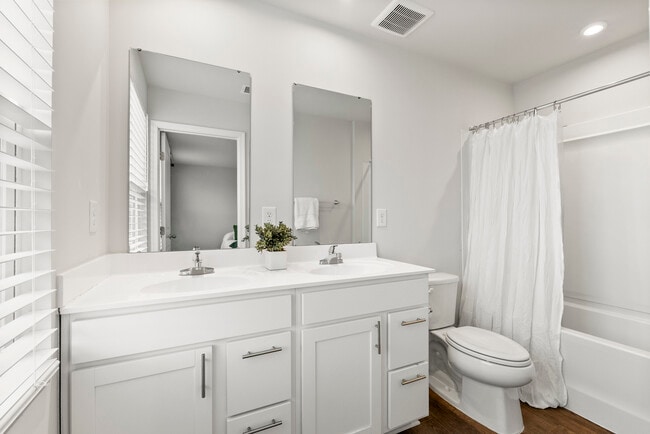 Building Photo - 161 Robinia Rd