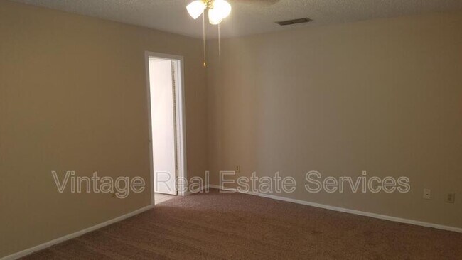 Building Photo - 1904 Firethorn Ct