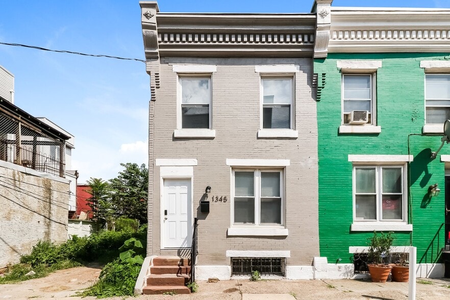 Building Photo - 1345 N Myrtlewood St